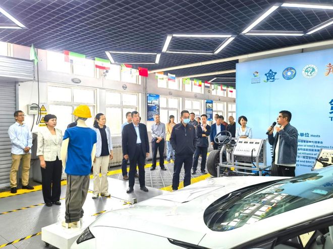 濮阳市科技局专家组莅临濮阳职业技术学院考察