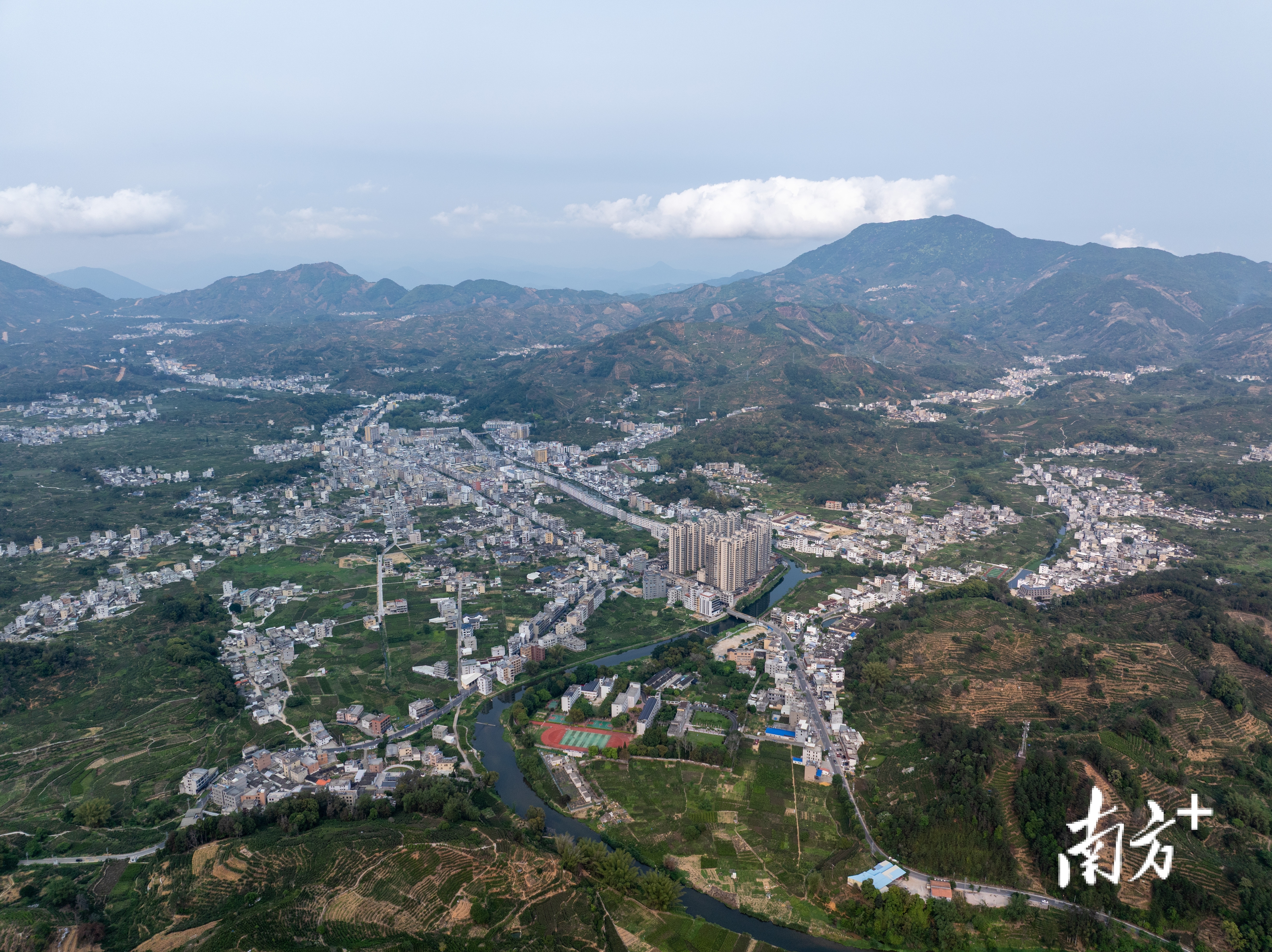 无人机“上天入地”广东智慧农业“起飞”